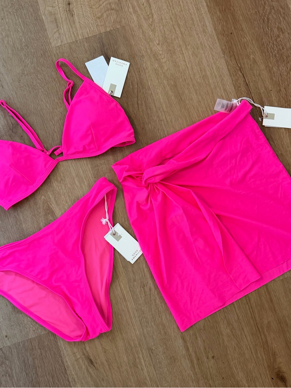 GOOD AMERICAN Women's Neon Pink Bikini Set with Matching Sarong
